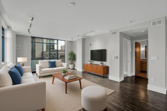 Building Photo - Tasteful and elegant 1br Civic Center apartment with parking, A/C and in-unit laundry!
