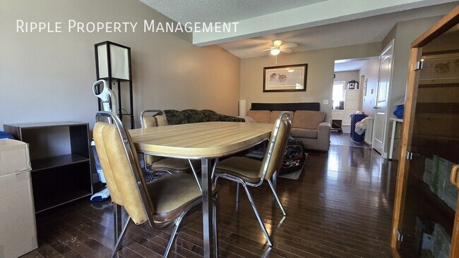 Photo du bâtiment - Modern 3 Beds, 2.5 Baths Single- Family | ...