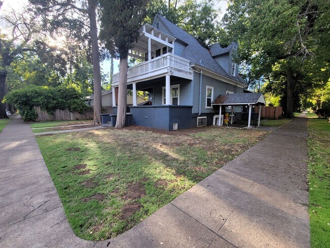 Foto del edificio - Apartment for Rent in Chico! 2 Bedroom 1 Bathroom + Bonus Room