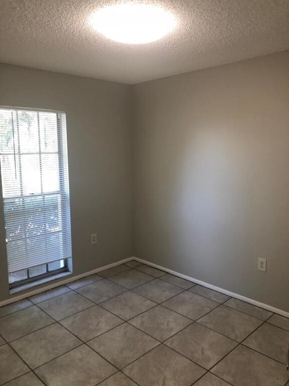 Building Photo - 39301 Greenmeadow DR