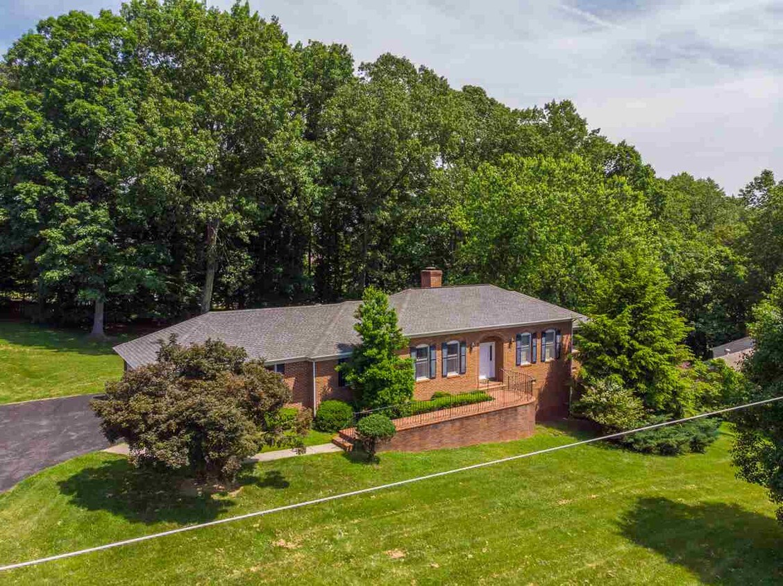 2813 Northfield Rd, Charlottesville, VA 22901 House Rental in