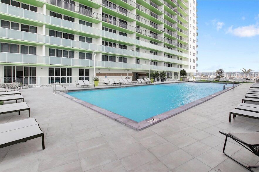 Foto principal - 1756 N Bayshore Dr