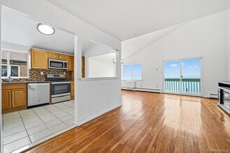 Building Photo - 1466 Shore Dr