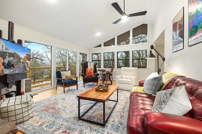 Building Photo - 1232 S Dinsmore Trail