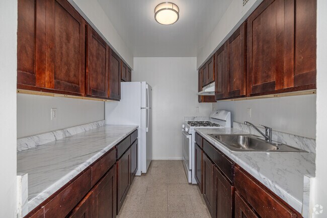 5HAB, 2,5BA - 1,495 ft² - Cocina - Highview Apartments