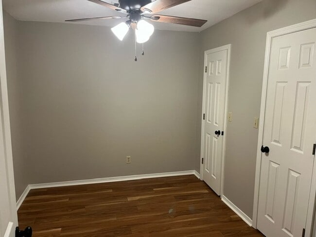 Building Photo - 50 Lynnwood Cove