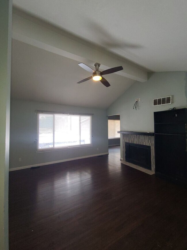 Foto del edificio - 1113 Laura Dr