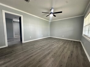 Building Photo - 502 Ave F