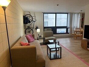 Building Photo - 45 Trowbridge St