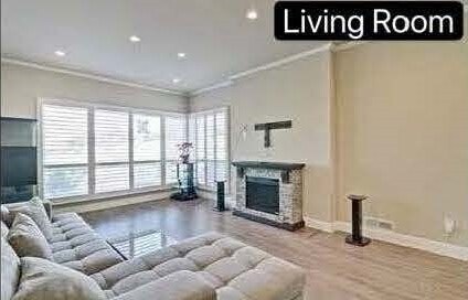 Living room - 71 Lake Vista Ave