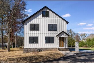 Building Photo - 76 Burnet Rd