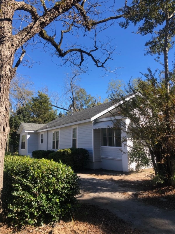 Building Photo - 319 Railroad St