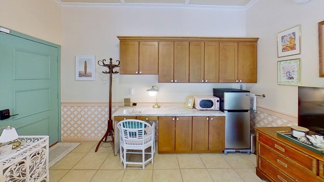 Primary Photo - Charming cottage
