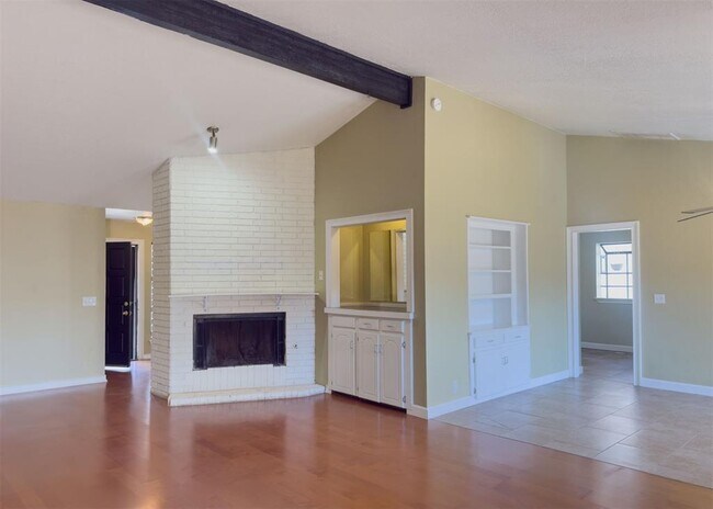 Building Photo - 812 Countrywood Ln
