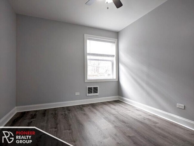 Building Photo - 1 bedroom in CHICAGO IL 60626