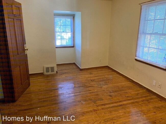 Building Photo - 3 br, 1.5 bath House - 801 E Riverside Drive