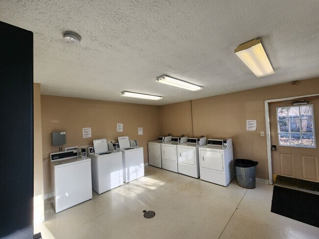 Building Photo - 2 bedroom apartment