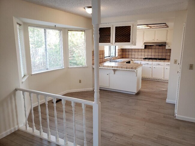 Foto del edificio - 4 Bed 3 Bath Sinlge Family Home In Concord...