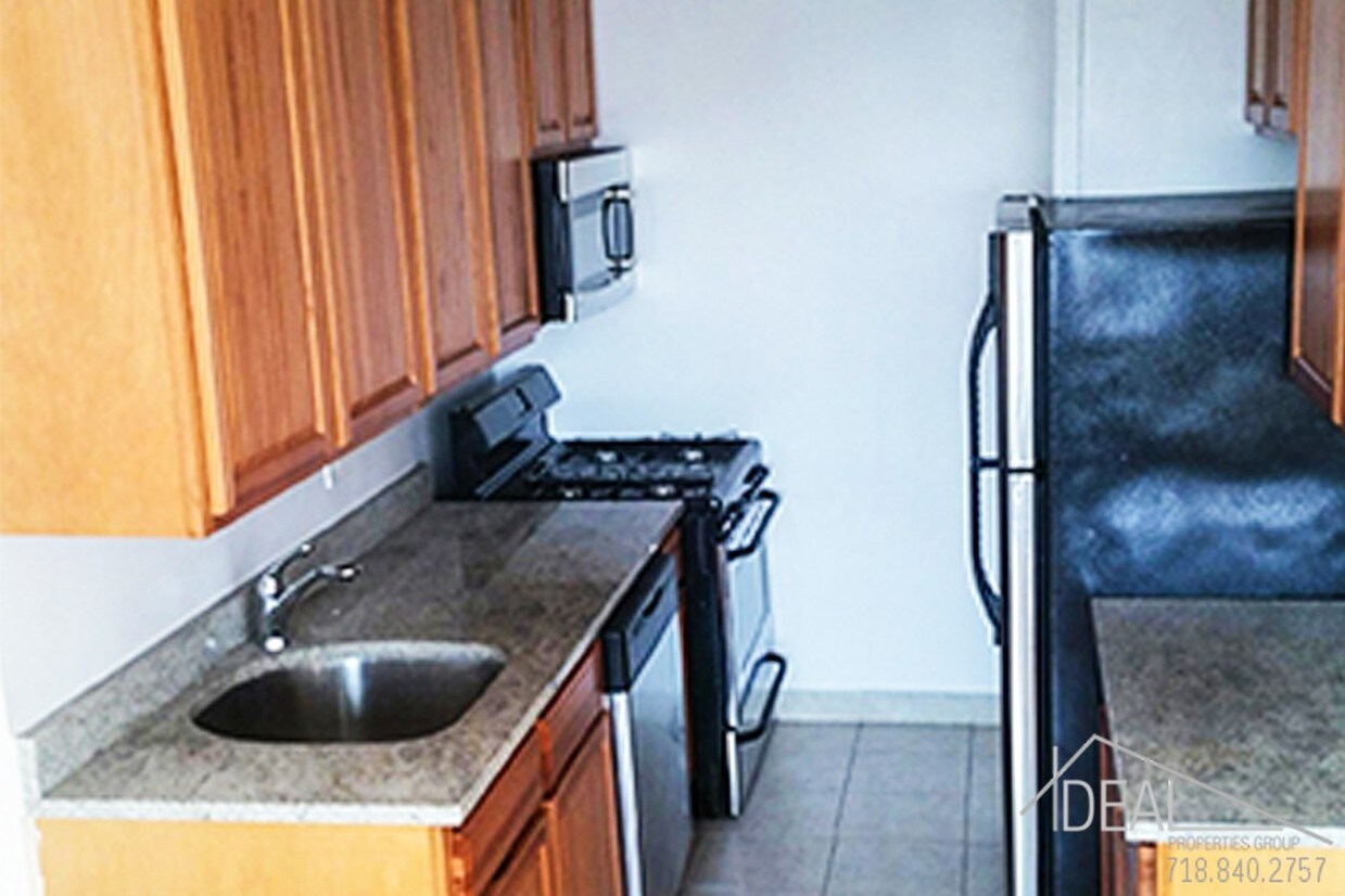Building Photo - Highrise One Bedroom w/ Balcony - NO FEE !
