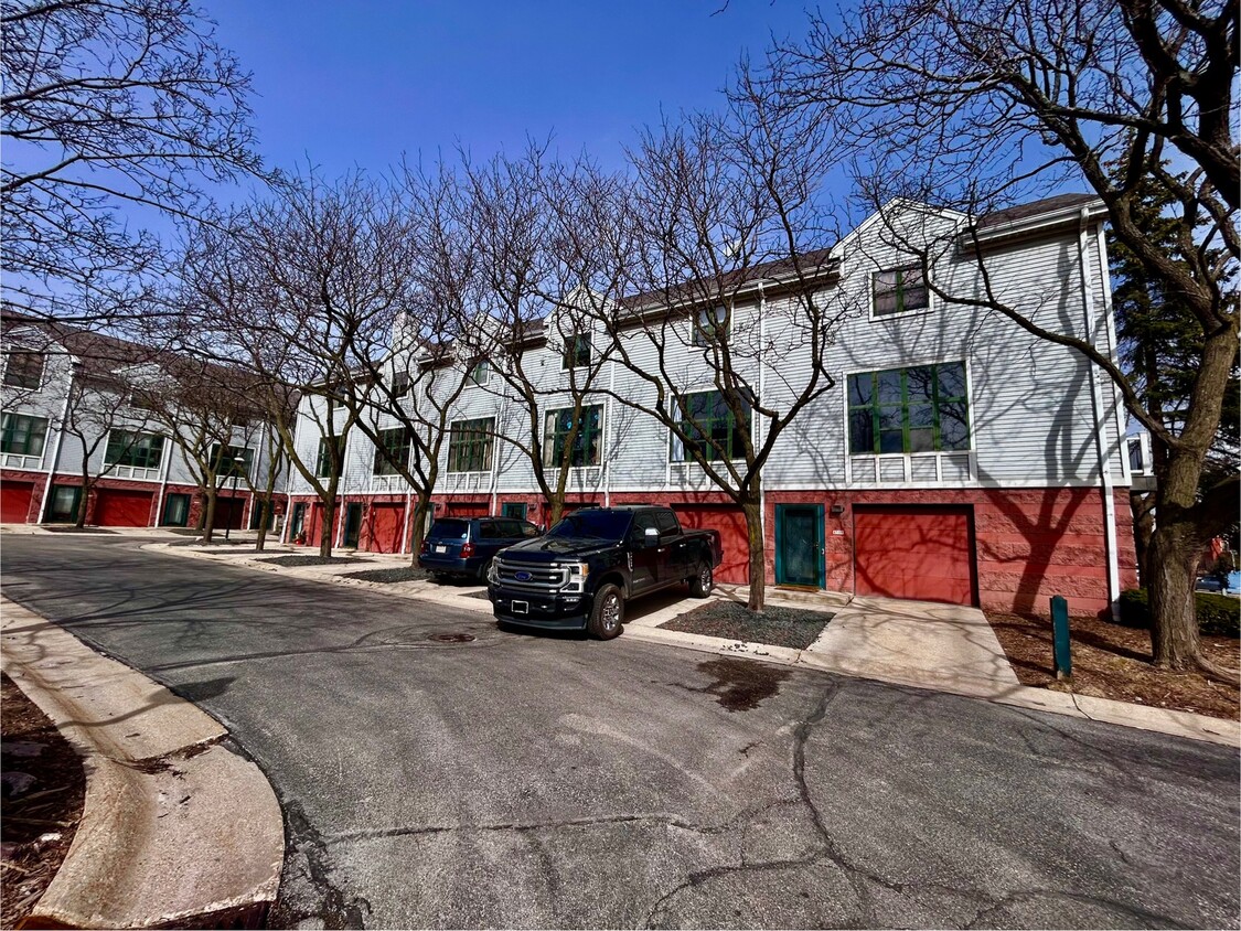 Second unit - 4502 W Westchester Sq