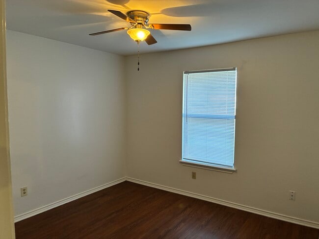 Foto del edificio - 13571 Sheldon Ln