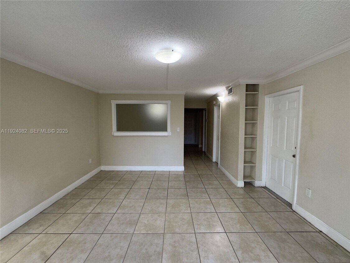 Foto principal - 6930 Miami Gardens Dr