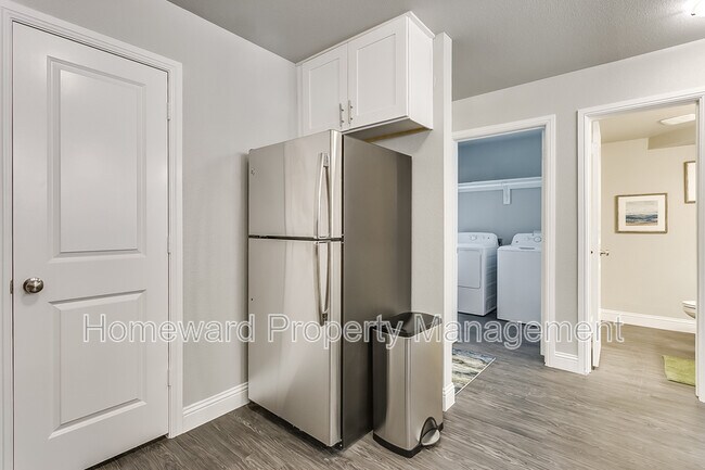 Building Photo - 3817 Huntington Dr