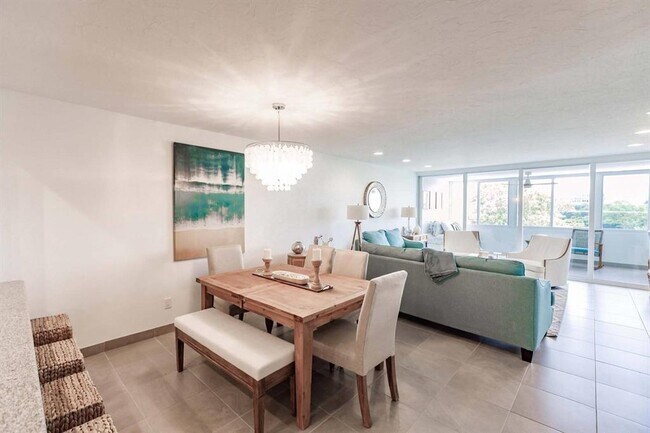 Building Photo - 1125 W Peppertree Dr