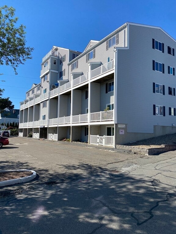 1012 Summit Ave Unit 5, Beverly, MA 01915 Condo for Rent in Beverly