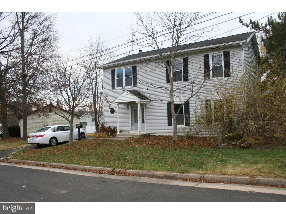 Primary Photo - 2608 Dumont Ave