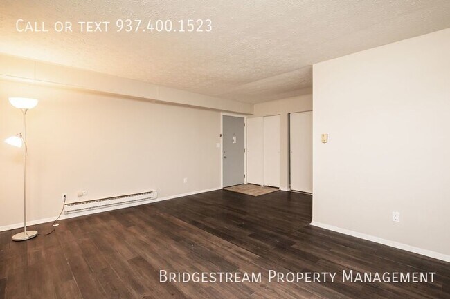 Foto del edificio - Spacious 2-Bedroom, 1-Bath Lower Unit in S...