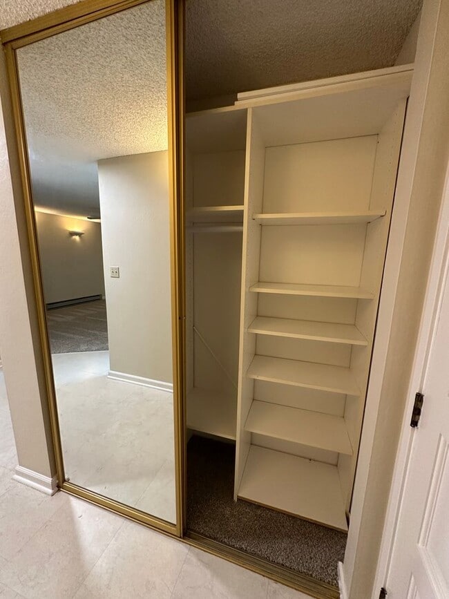 Building Photo - 2 bedroom, 1 bath condo in Mountain View
