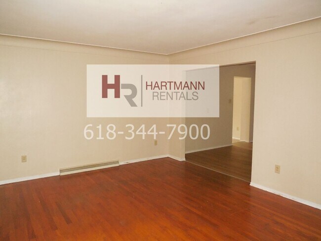 Foto del edificio - Three Bedroom 2 Bath Brick Home with 2 Car Garage!!