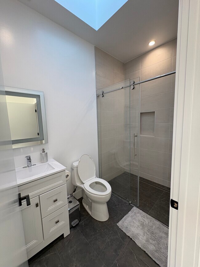 Foto del edificio - 670 Jeffrey Ave