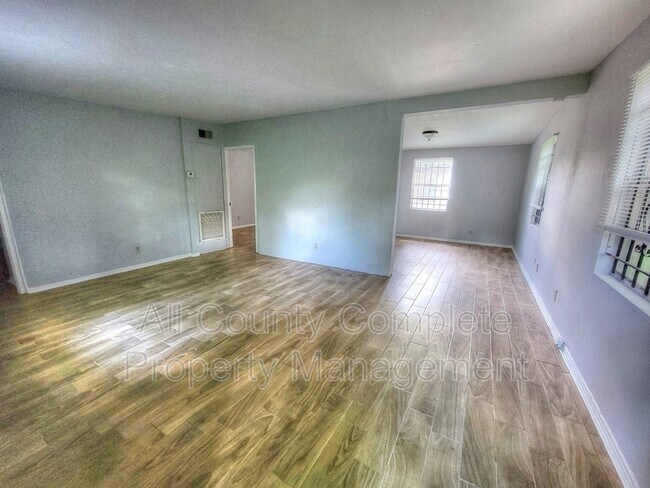 Foto del edificio - 3254 Phyllis St