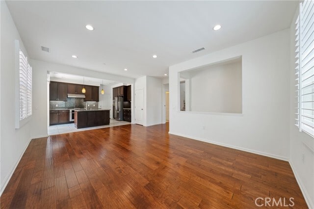 Building Photo - 75 Emerald Clover