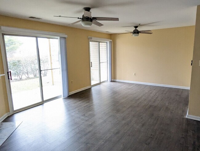 Building Photo - Extremely well cared for ground level cond...