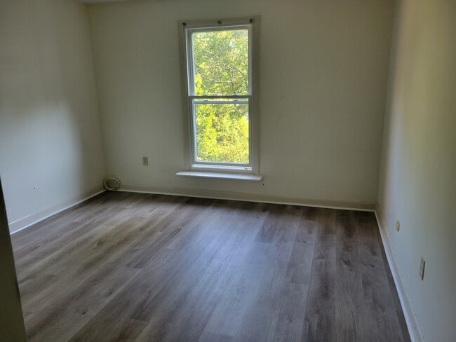 Building Photo - 3 Shadowbrook Ln