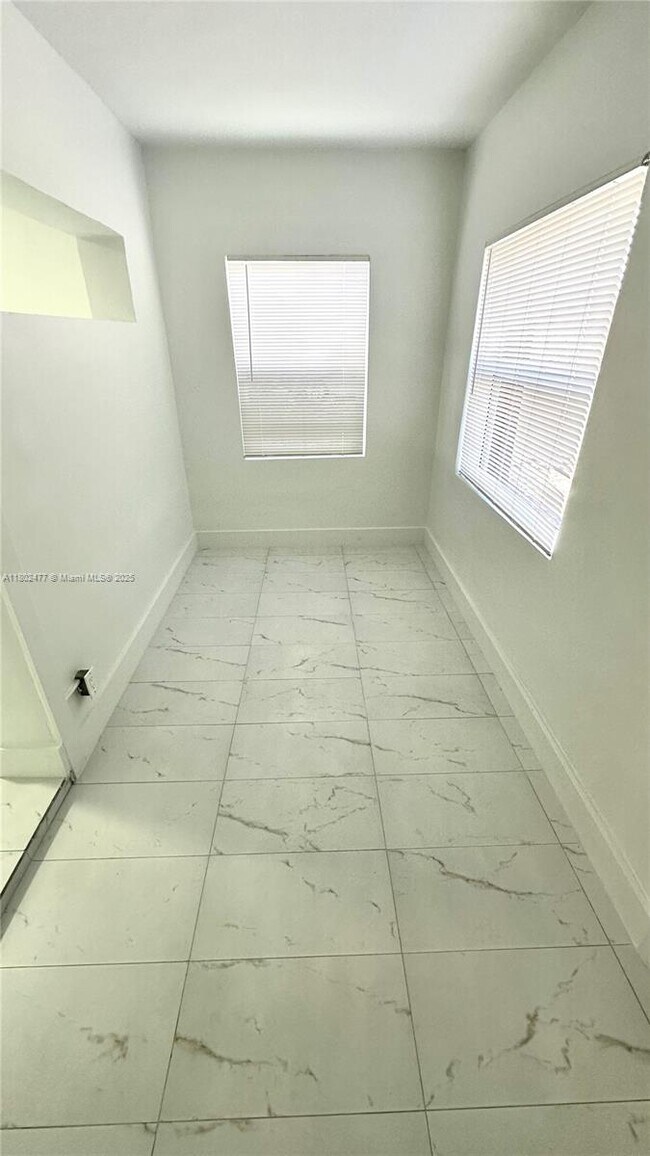 Foto del edificio - 912 NW 2nd St