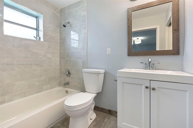 Photo - 2460 SW 36th Ave Apartment