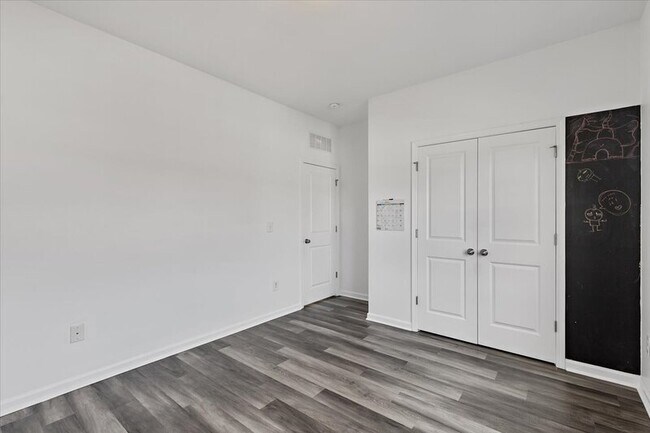 Building Photo - 5326 Jessip St