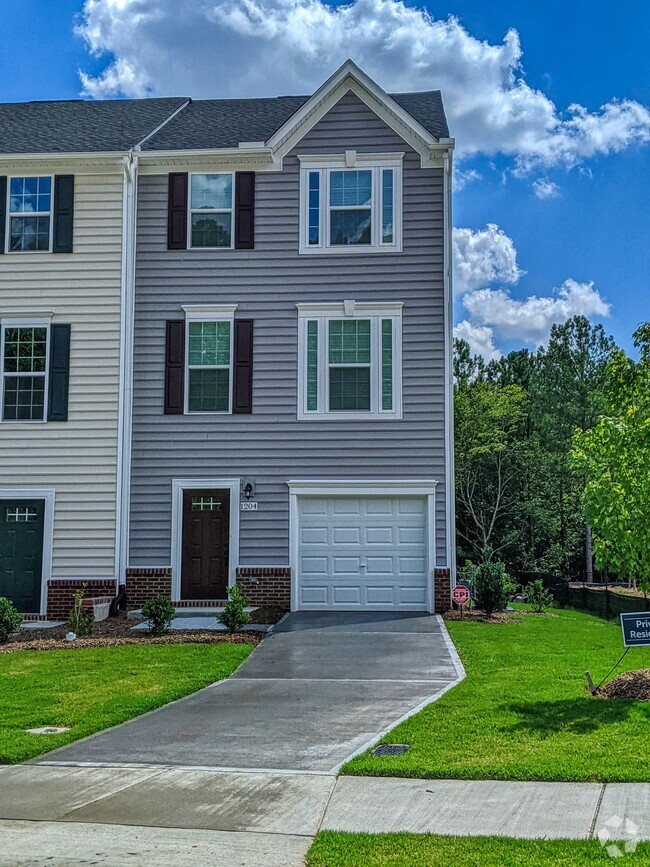 Building Photo - 1204 Helms St