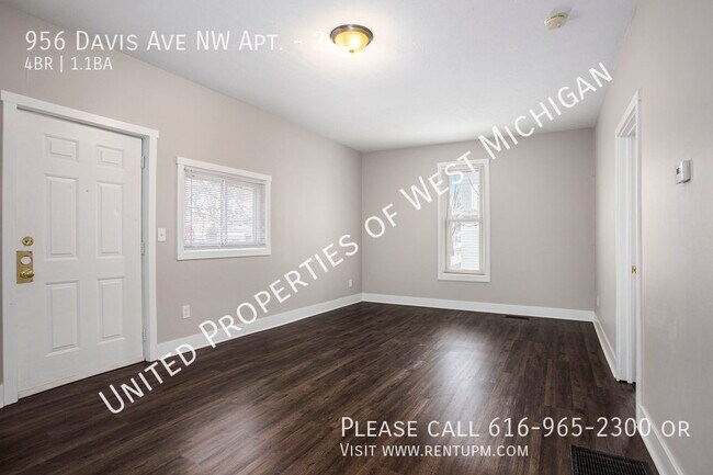Foto del edificio - Available Now | 4 Bedroom 1.5 Bath Apartme...