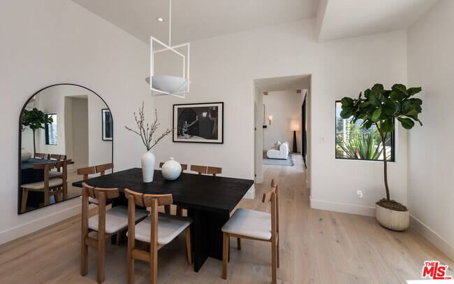 Foto del edificio - 9714 Oak Pass Rd