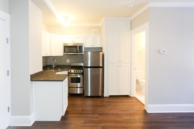 Foto del edificio - 817 W Lakeside Pl