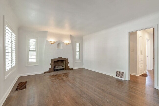 Foto del edificio - AVAILABLE NOW - Charming Sugar House Bungalow