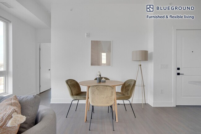 Foto del edificio - 1586 Hooker St