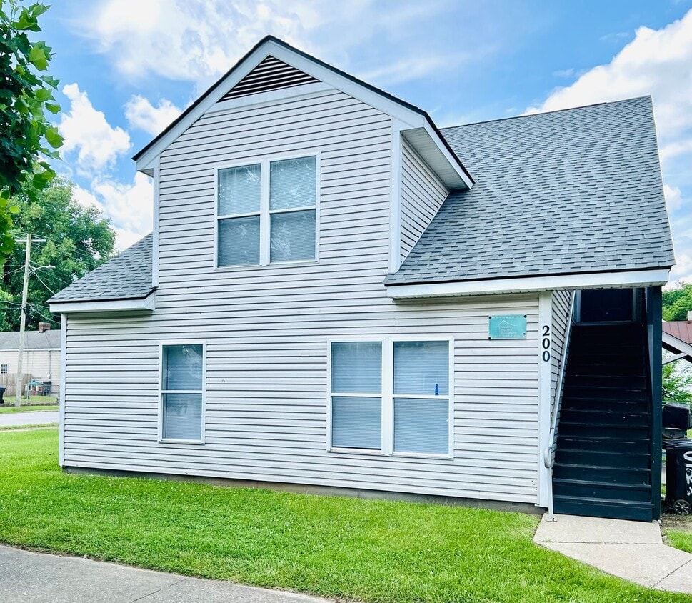 Primary Photo - Updated first floor 1 bedroom apartment in...