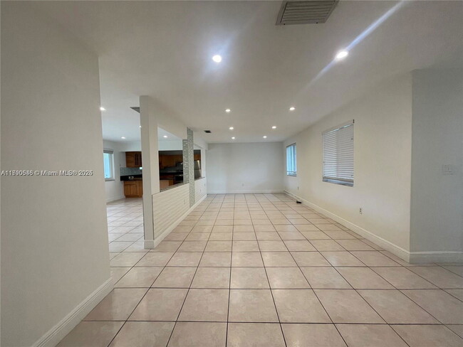 Foto del edificio - 10213 SW 8th St