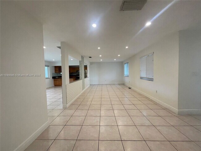 Foto del edificio - 10214 SW 8th Terrace